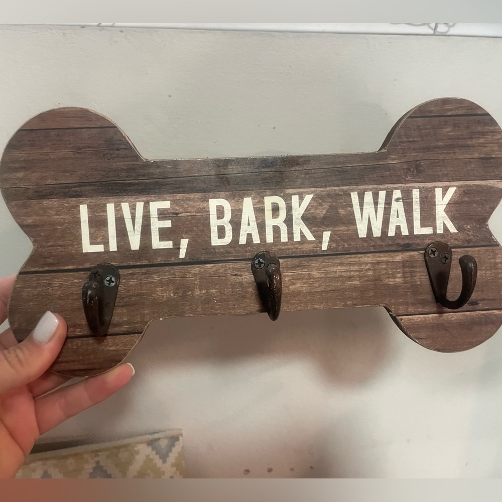 Leash holder- wall mount